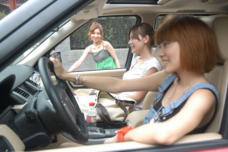 路虎揽胜运动版野趣越野