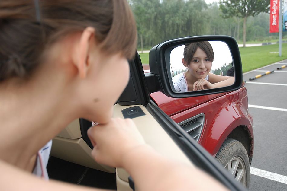 路虎揽胜运动版野趣越野