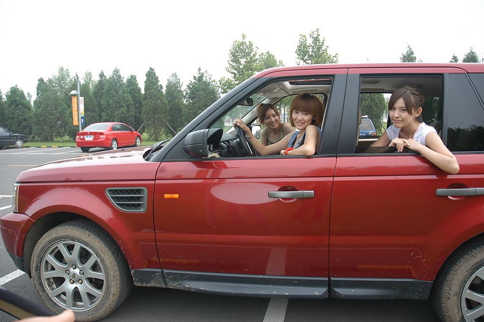 路虎揽胜运动版野趣越野