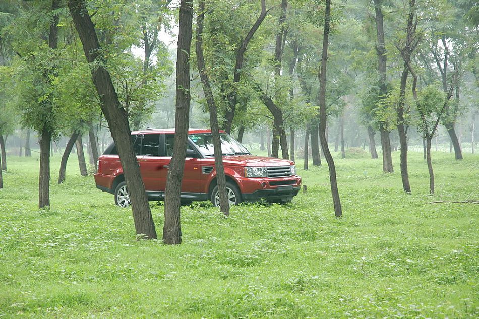 路虎揽胜运动版野趣越野