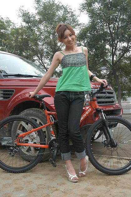 路虎揽胜运动版野趣越野