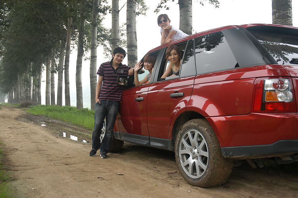 路虎揽胜运动版野趣越野