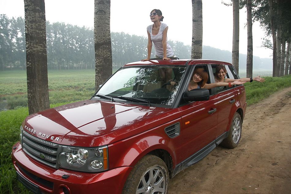 路虎揽胜运动版野趣越野