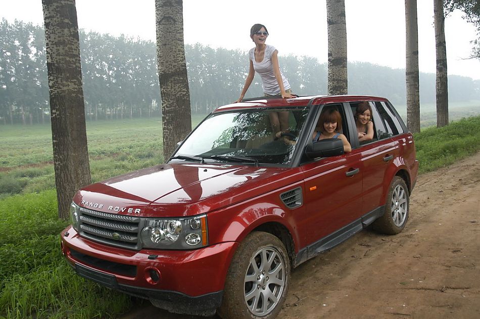 路虎揽胜运动版野趣越野