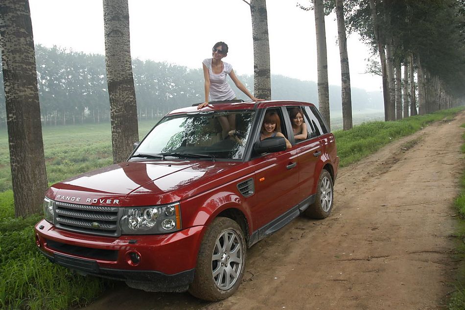 路虎揽胜运动版野趣越野