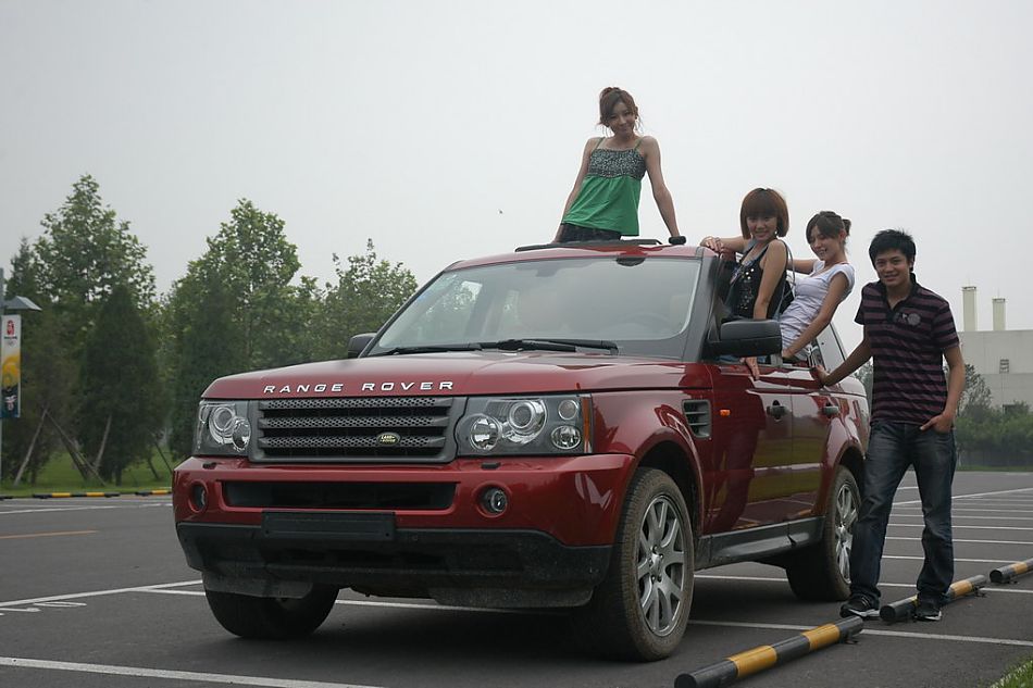 路虎揽胜运动版野趣越野