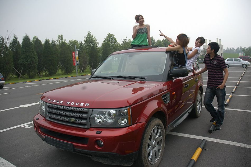 路虎揽胜运动版野趣越野