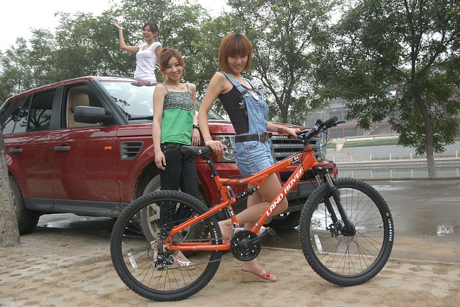 路虎揽胜运动版野趣越野