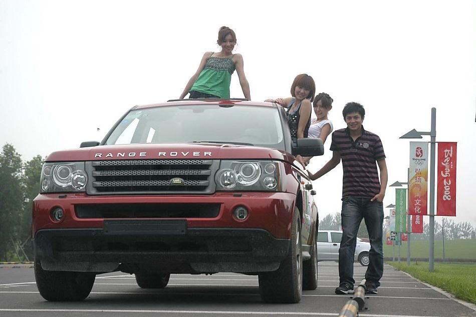 路虎揽胜运动版野趣越野