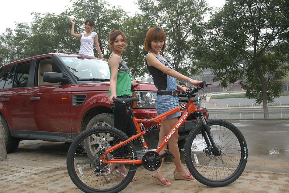 路虎揽胜运动版野趣越野