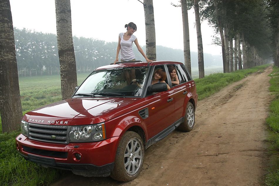 路虎揽胜运动版野趣越野