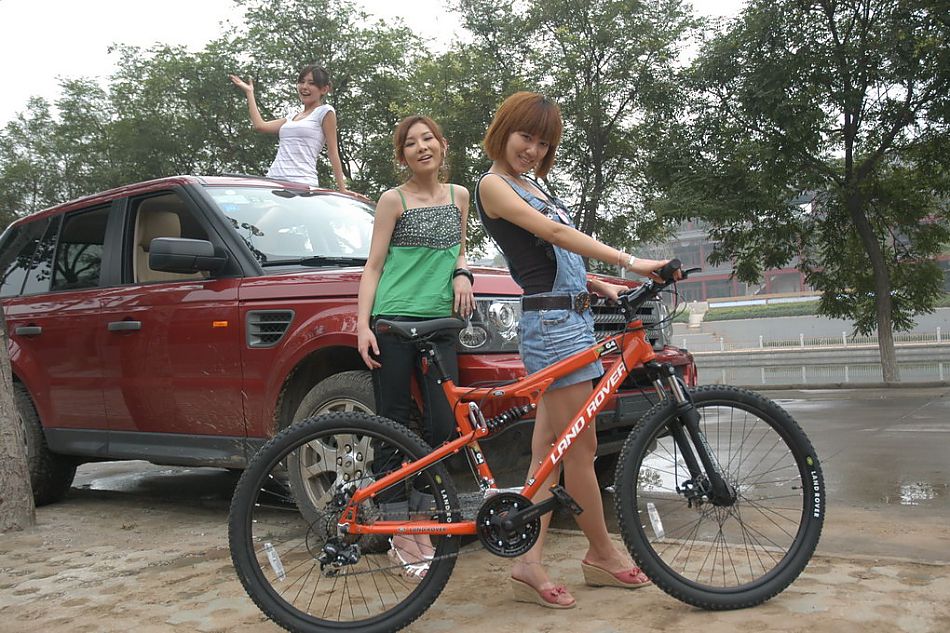 路虎揽胜运动版野趣越野