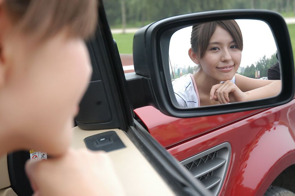 路虎揽胜运动版野趣越野