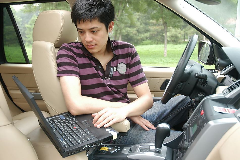 路虎揽胜运动版野趣越野