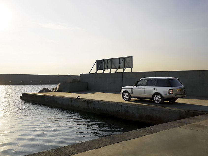 路虎2010款揽胜外观资料图