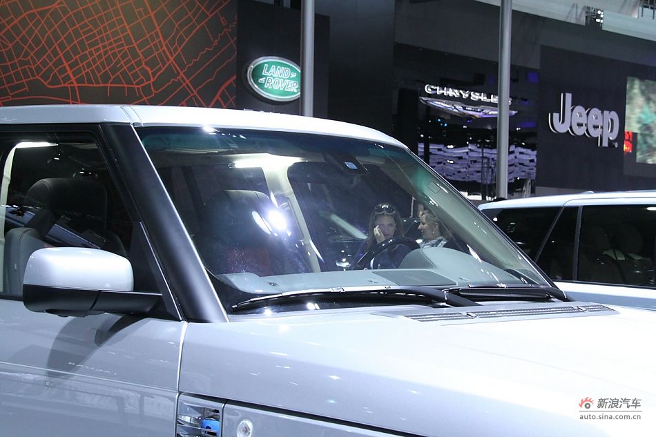 路虎揽胜尊崇创世版机械增压车