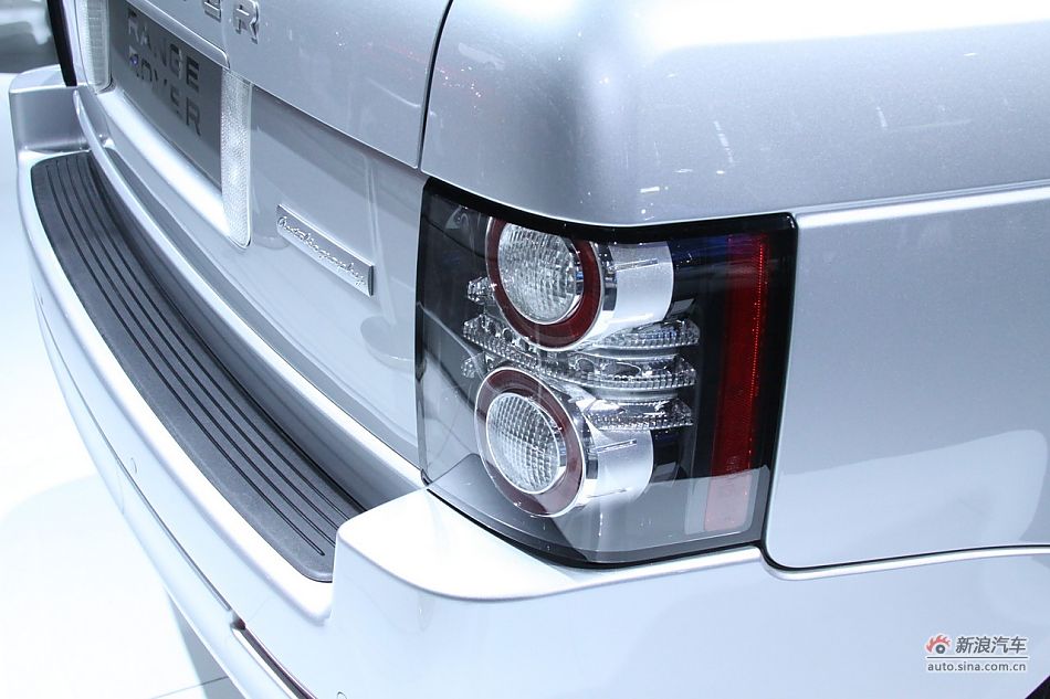 路虎揽胜尊崇创世版机械增压车