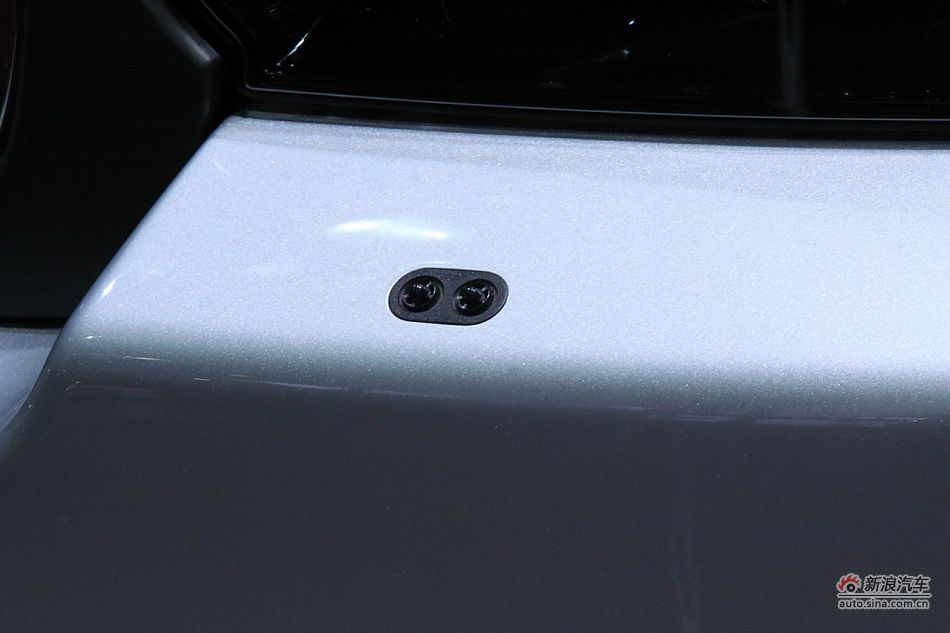 路虎揽胜尊崇创世版机械增压车