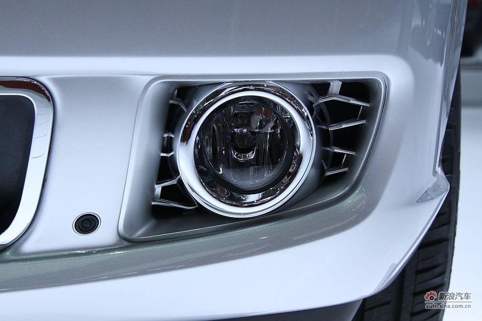 路虎揽胜尊崇创世版机械增压车