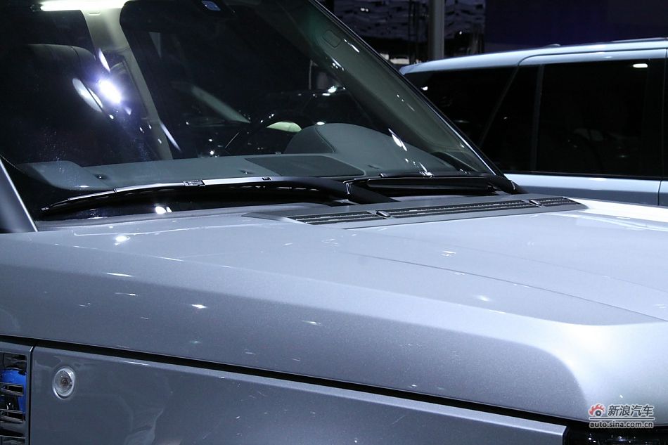 路虎揽胜尊崇创世版机械增压车