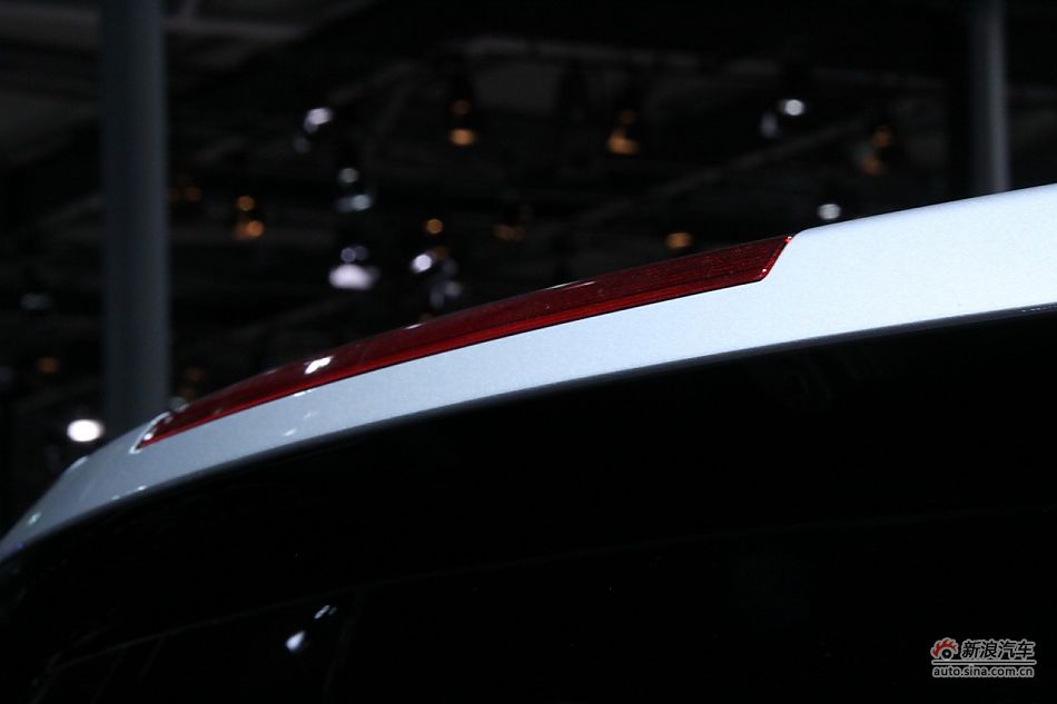 路虎揽胜尊崇创世版机械增压车