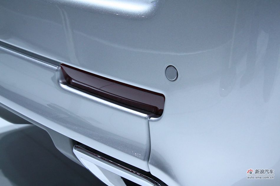 路虎揽胜尊崇创世版机械增压车