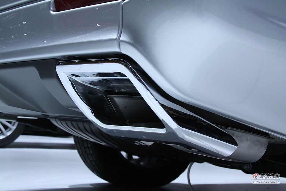 路虎揽胜尊崇创世版机械增压车