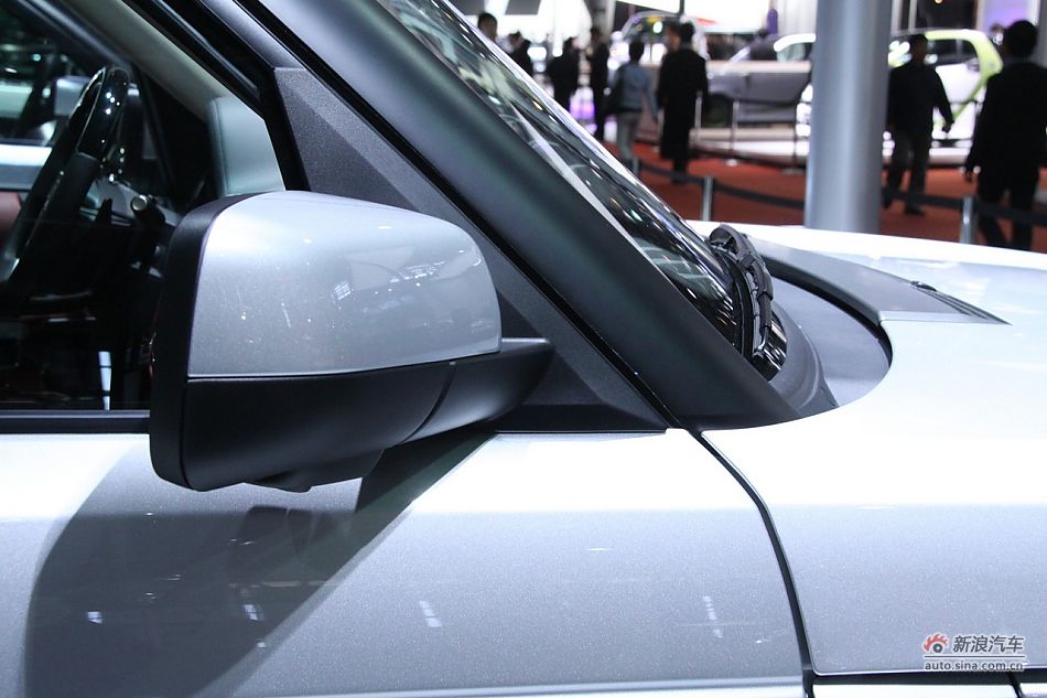 路虎揽胜尊崇创世版机械增压车