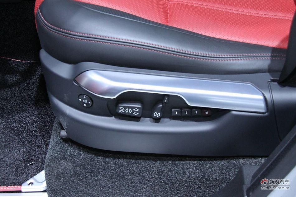 路虎揽胜尊崇创世版机械增压车