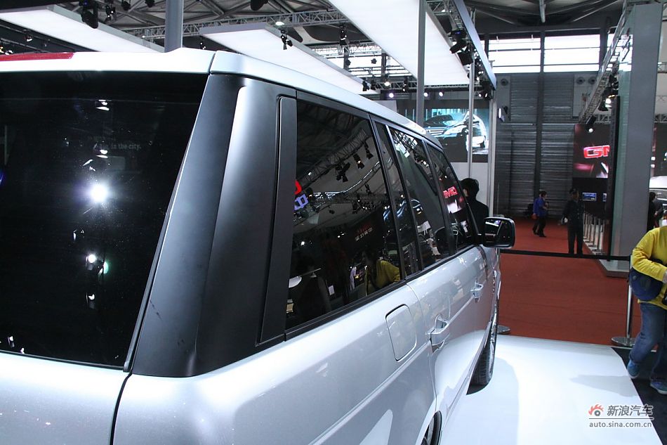 路虎揽胜尊崇创世版机械增压车