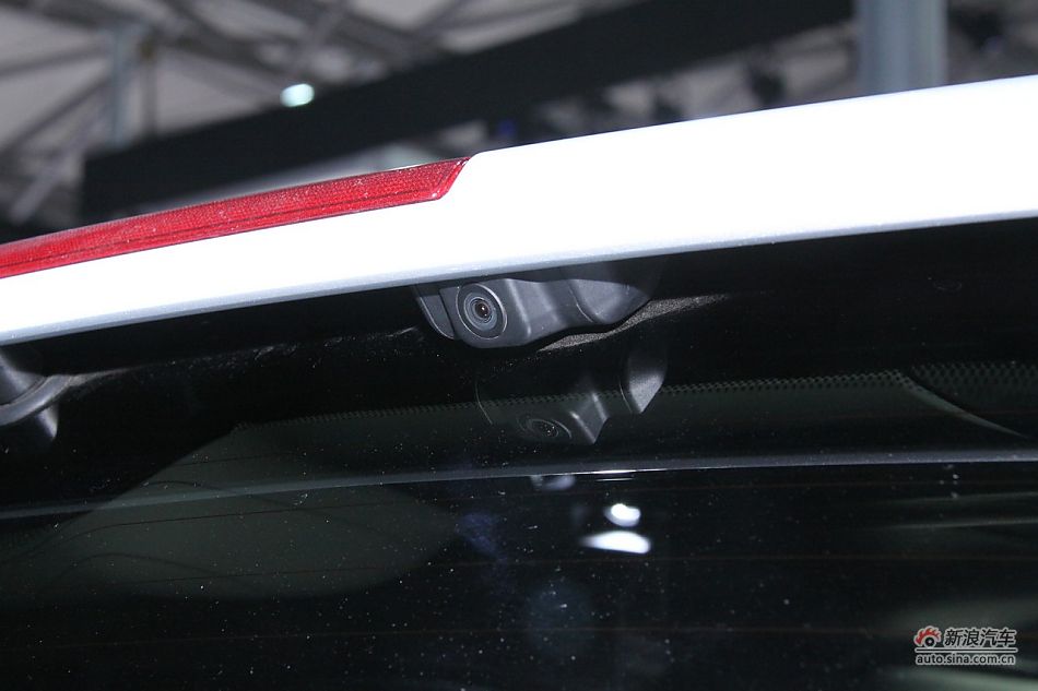 路虎揽胜尊崇创世版机械增压车