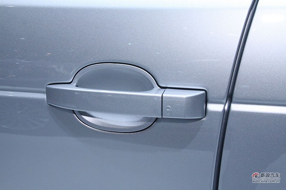 路虎揽胜尊崇创世版机械增压车