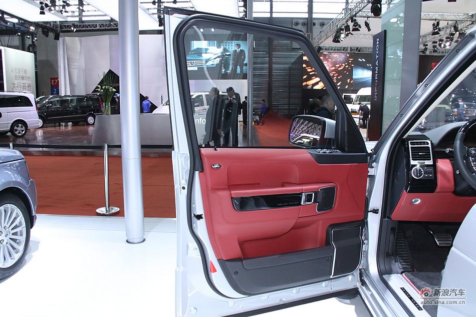 路虎揽胜尊崇创世版机械增压车