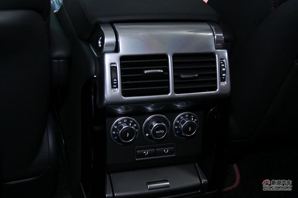 路虎揽胜尊崇创世版机械增压车