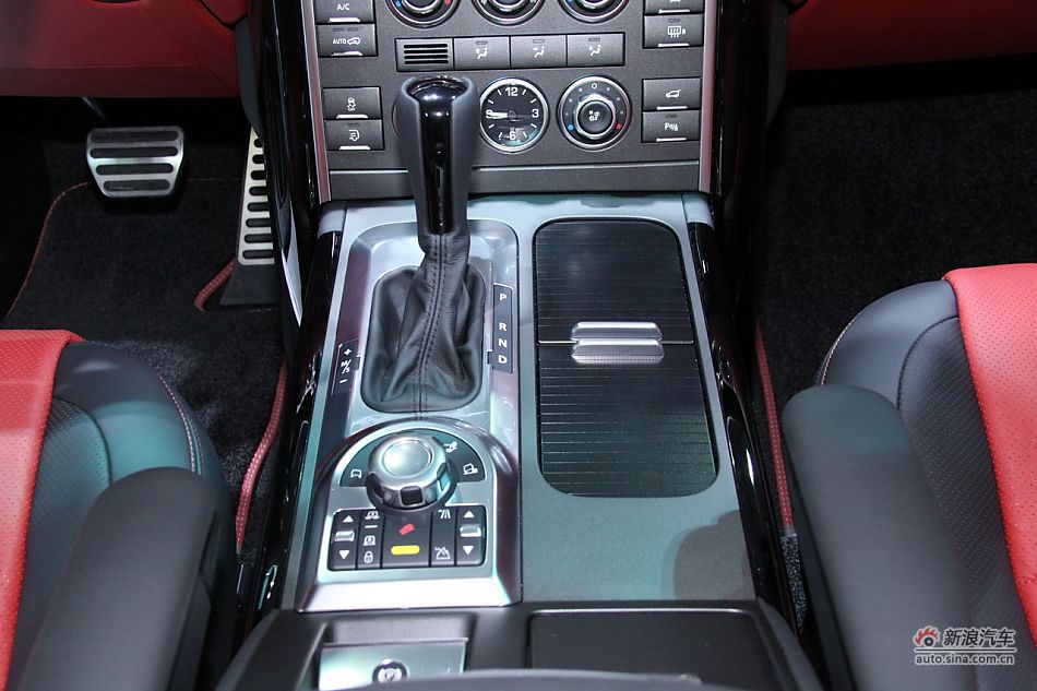 路虎揽胜尊崇创世版机械增压车