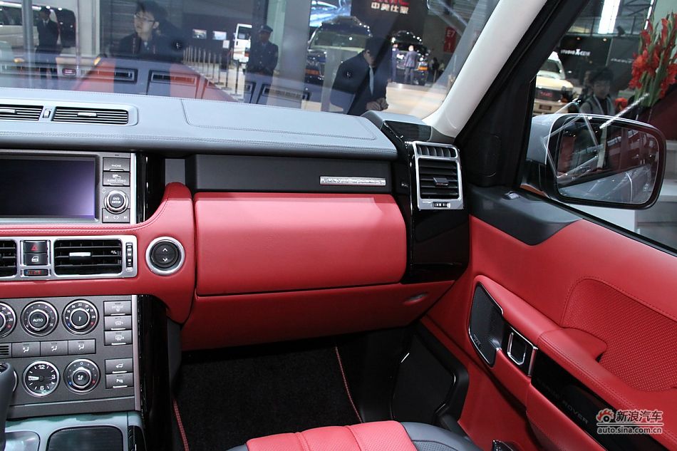 路虎揽胜尊崇创世版机械增压车