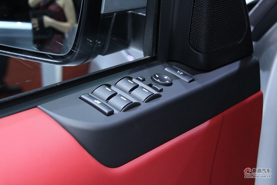 路虎揽胜尊崇创世版机械增压车