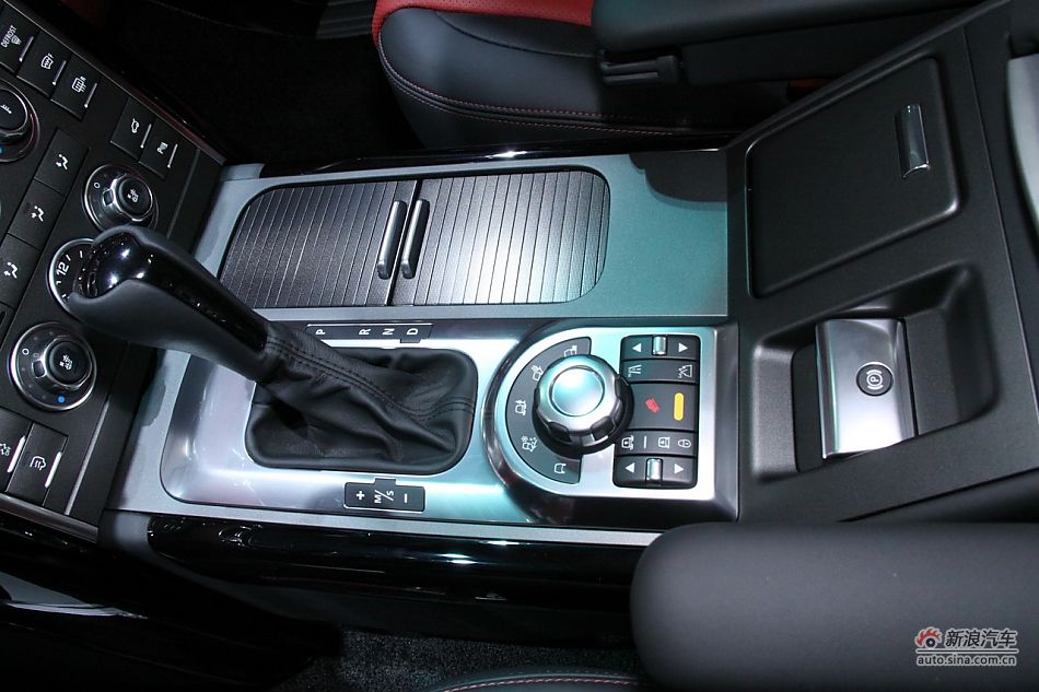 路虎揽胜尊崇创世版机械增压车