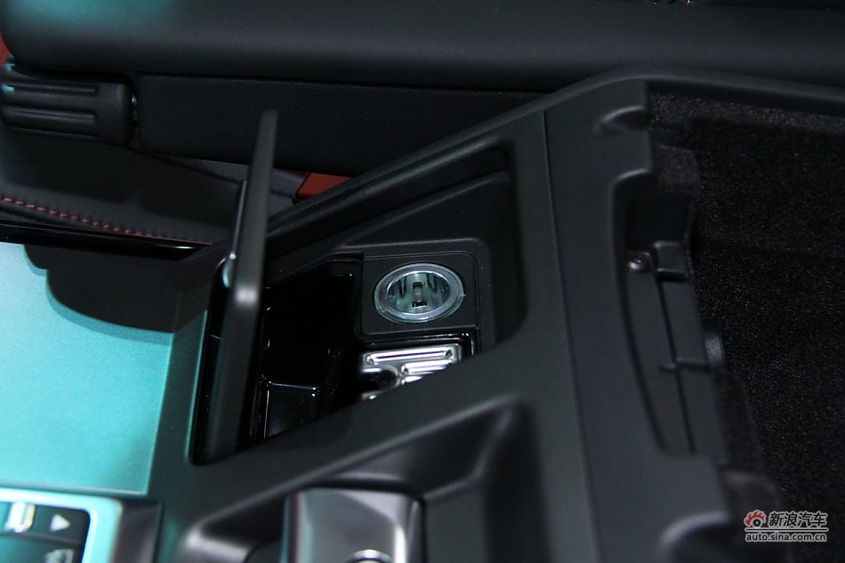 路虎揽胜尊崇创世版机械增压车