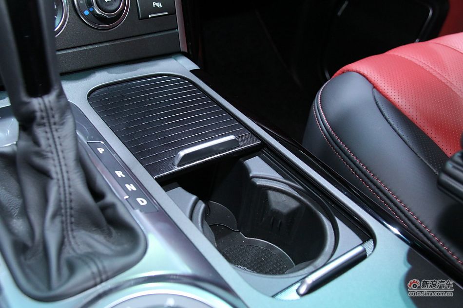 路虎揽胜尊崇创世版机械增压车