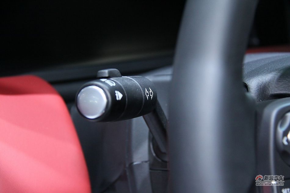 路虎揽胜尊崇创世版机械增压车