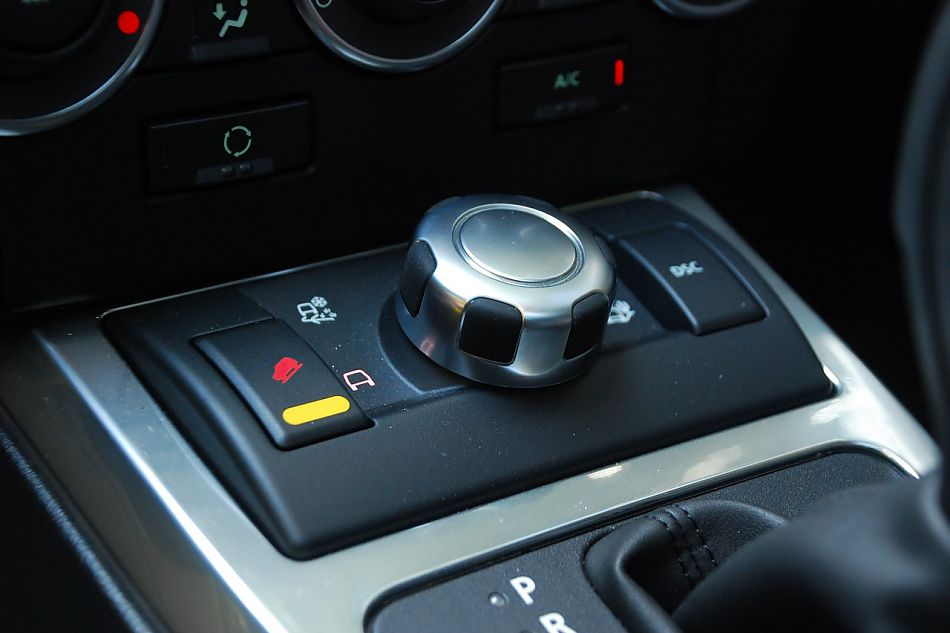 2010款路虎神行者2内饰