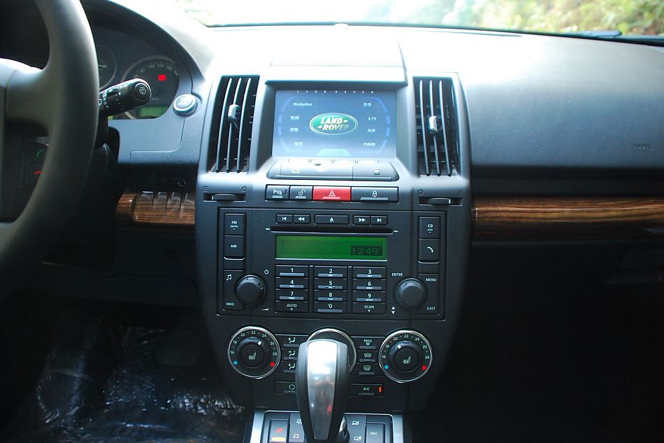 2010款路虎神行者2内饰