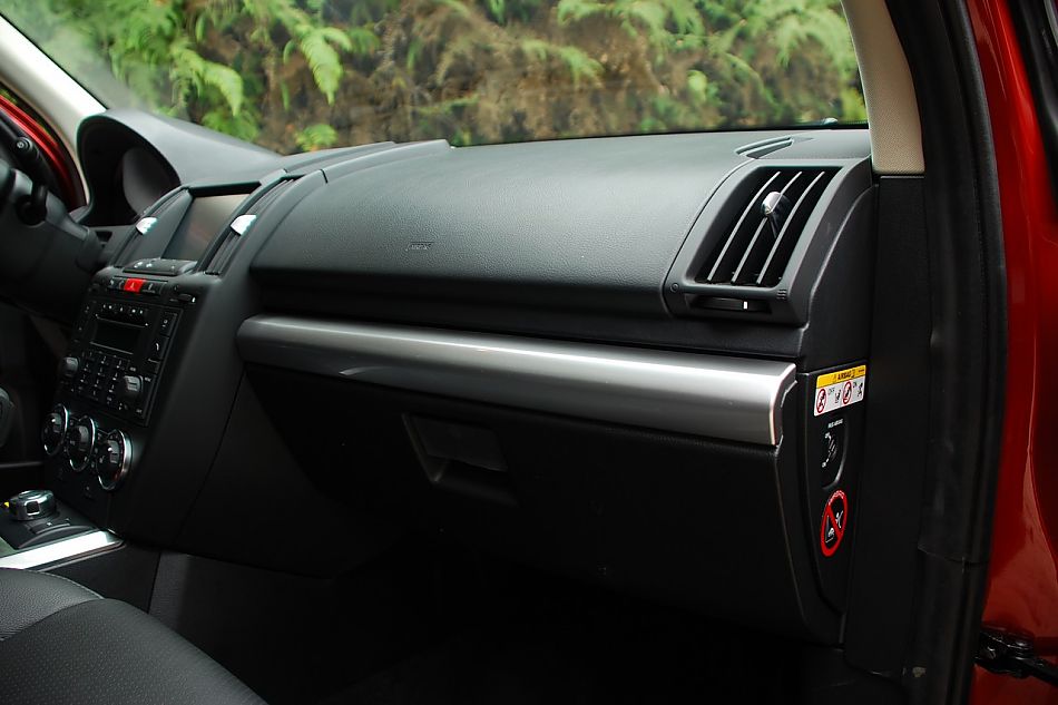 2010款路虎神行者2内饰