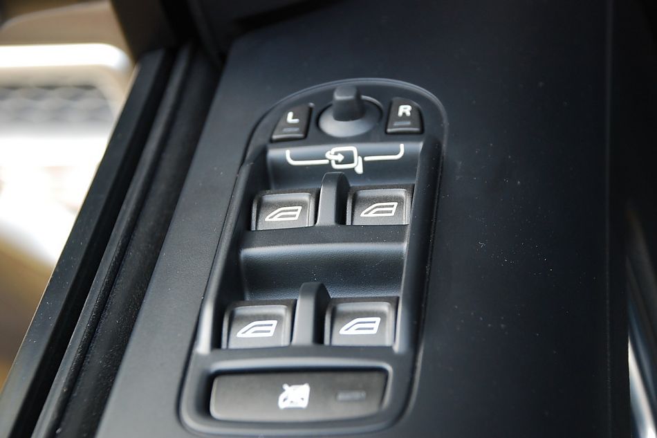 2010款路虎神行者2内饰