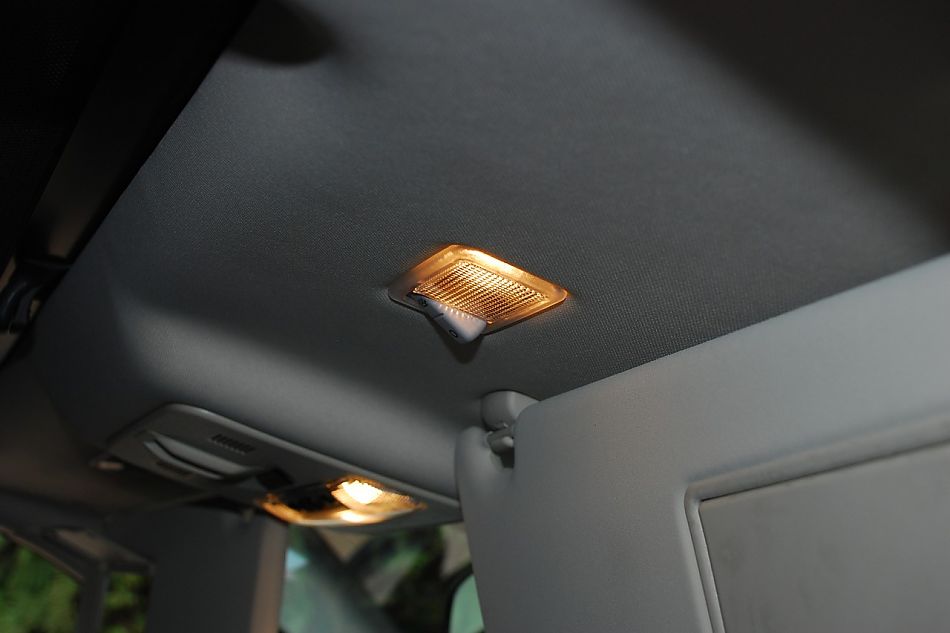 2010款路虎神行者2内饰