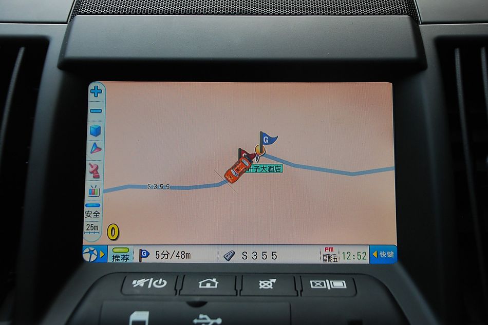 2010款路虎神行者2内饰