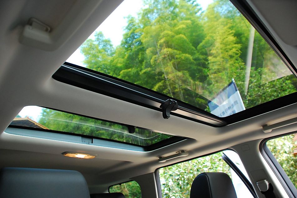 2010款路虎神行者2内饰