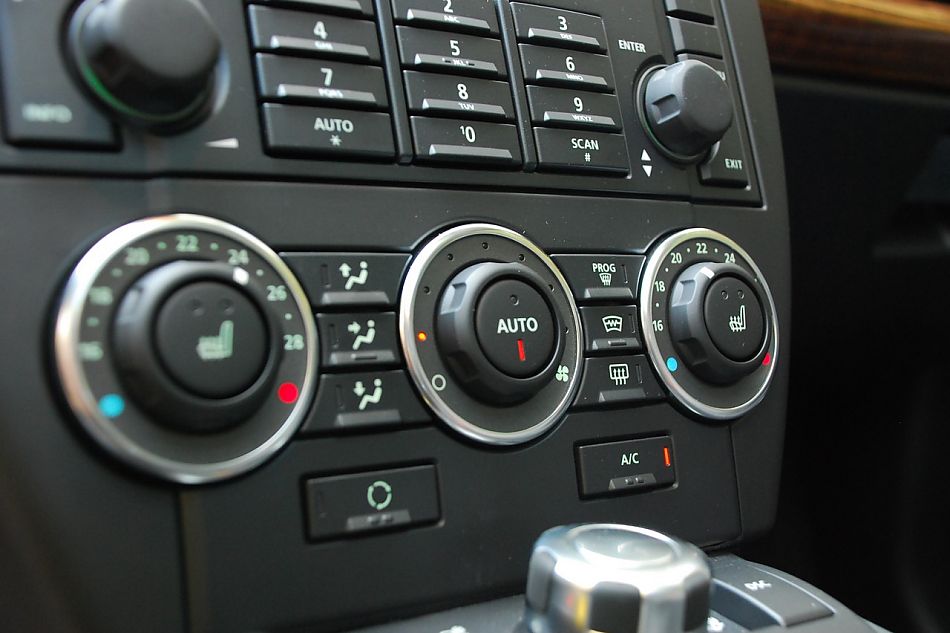 2010款路虎神行者2内饰