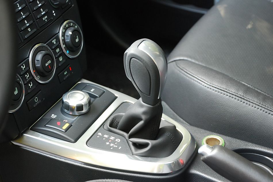 2010款路虎神行者2内饰